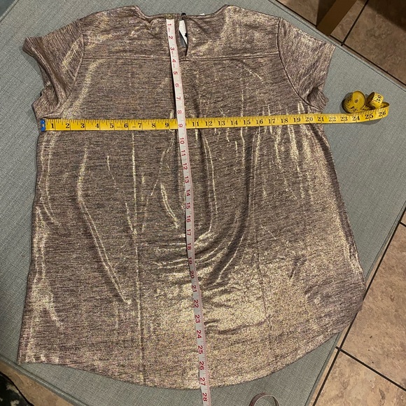 Liz Claiborne Petite sleek high-low top - Picture 6 of 7